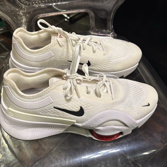 Nike sneakers - Picture 2 of 5